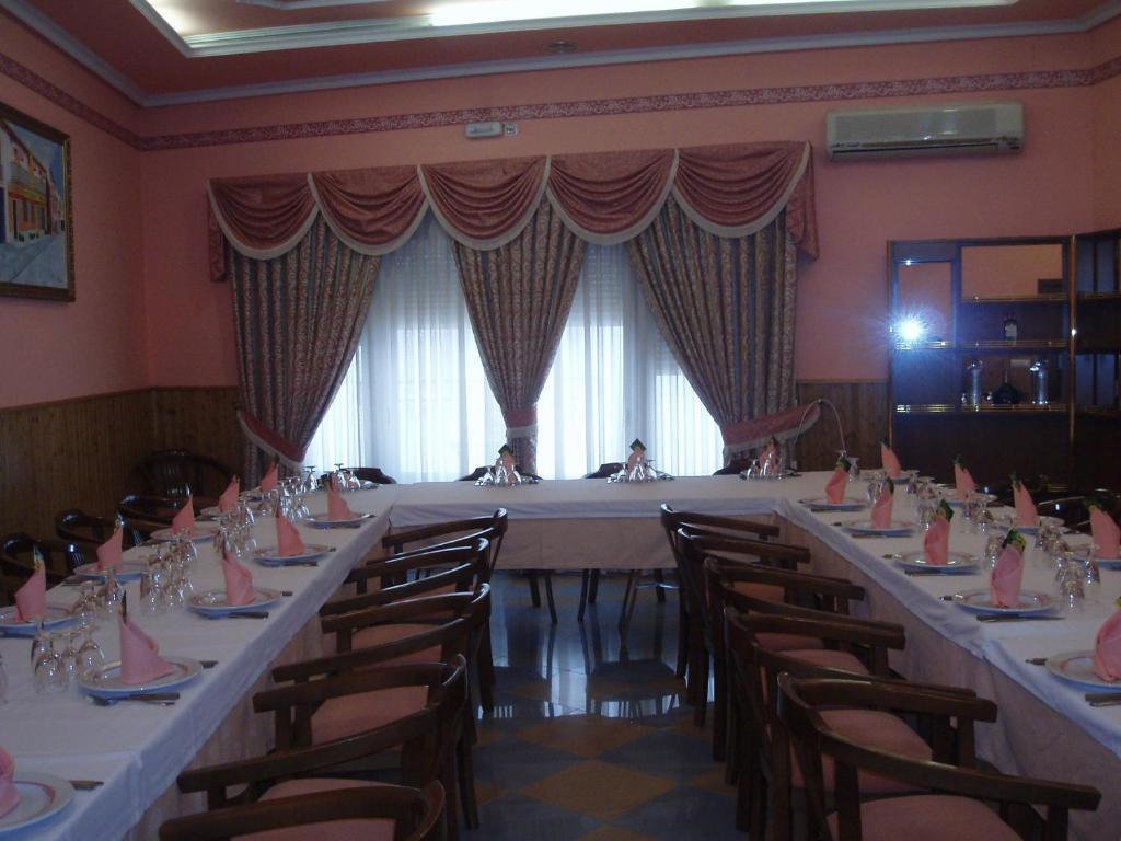 Hotel Los Hermanos 오카나 외부 사진