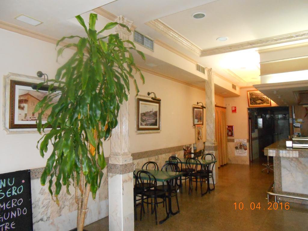 Hotel Los Hermanos 오카나 외부 사진