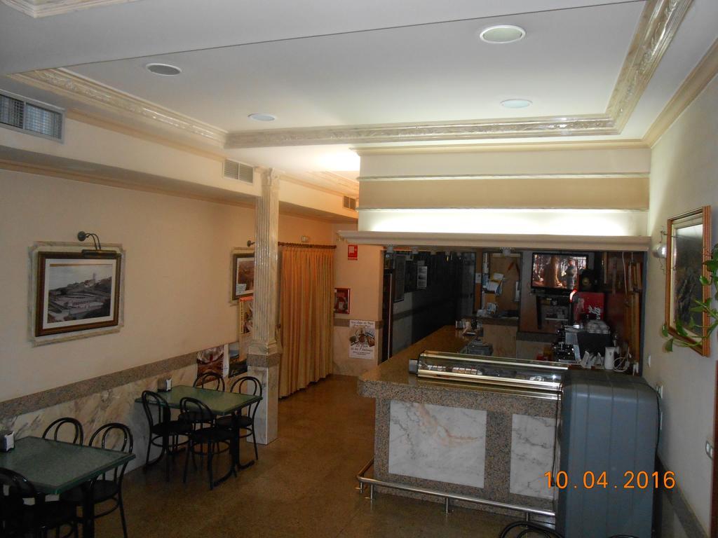 Hotel Los Hermanos 오카나 외부 사진