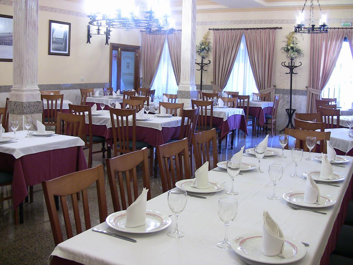 Hotel Los Hermanos 오카나 외부 사진